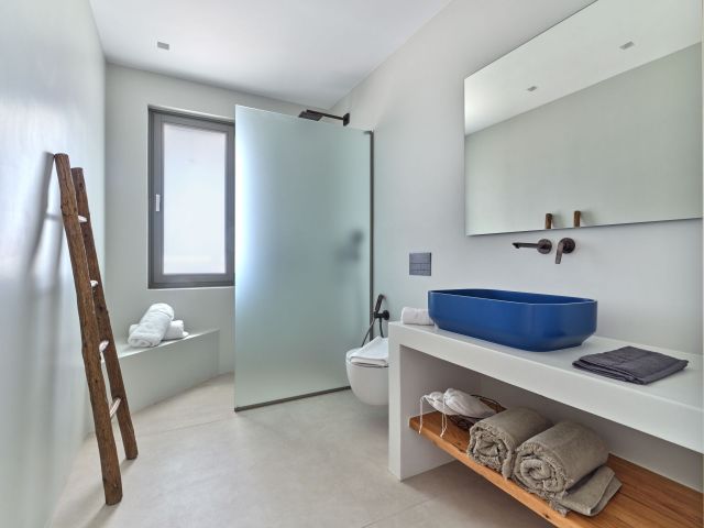 Second Bathroom Main Villa